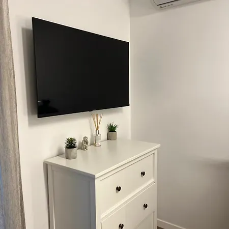 Mat Apartment *